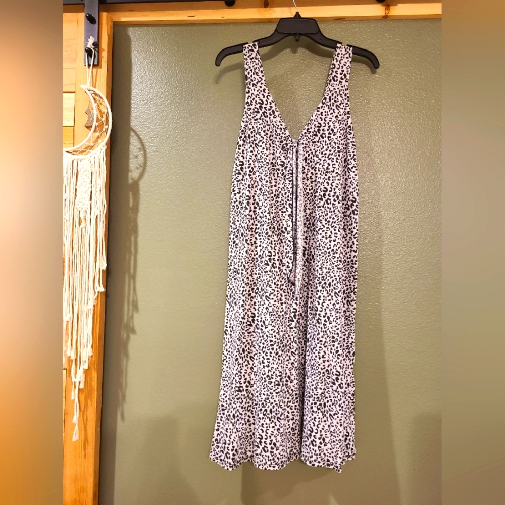 Sleeveless leopard print dress